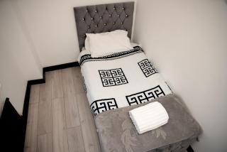 Spacious Stylish 4BR Home, Free Parking, WiFi, Garden, Headington-Oxford - 1