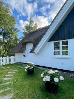 Idyllic Thatched Cottage Near Udsholt Strand - 0