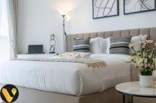 Vogue Business Bay Court Tower, Prime Location, Steps from Business Bay Metro & JW Marriott Marquis Dubai - 3