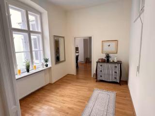 Großräumige Altbauwohnung nahe Zentrum - 3