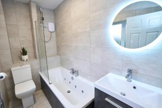 Spacious 2-Bed Home Near Manchester City Centre, Fast WiFi - Manchester - 2