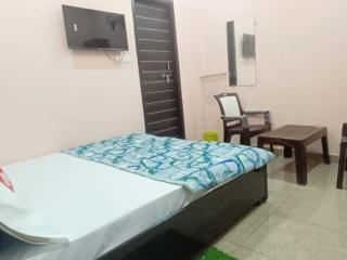 Ladli Ji Atithi Bhawan By StayApart - Mathura - 1