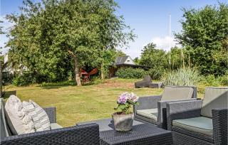 Beautiful Home In Løgstrup - 9