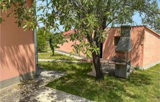 1 Bedroom Cozy Home In Knin - - 1