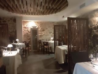 Habitación ideada para parejas con Jacuzzi, desayuno romántico y opción de cenas en su restaurante - 3