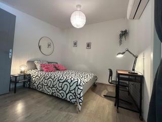 Comfortable A C, nice decor - Le Luc - 1