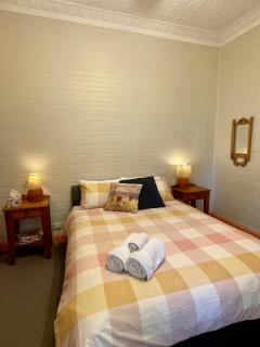 Loretta- a rustic country cottage - Brookfield - 8