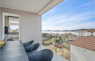4 Bedroom Cozy Apartment In Srima - Srima - 9