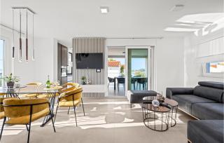 4 Bedroom Cozy Apartment In Srima - Srima - 8