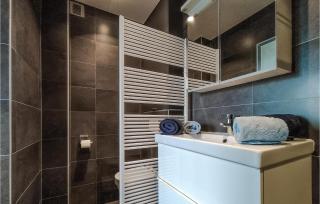 1 Bedroom Lovely Apartment In Oostende - 4