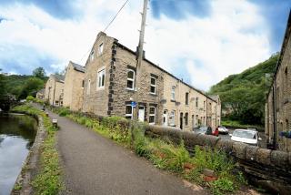 Hebden Bridge Haven - Stylish, Cosy, Canal Side, Pet Friendly - 9