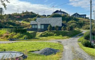 3 Bedroom Stunning Home In Bøvågen - Bøvågen - 2