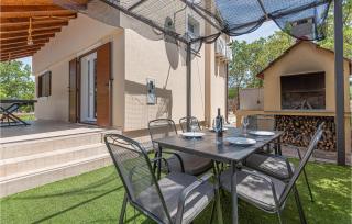 Lovely Home In Puljane With Kitchen - Puljane - 4