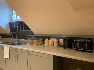 Trowel and Hammer, Flat 2 - 9
