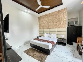 Hotel Habib Near Garden - 0