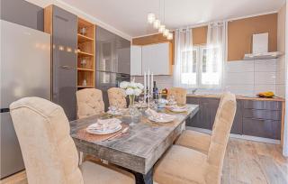 3 Bedroom Gorgeous Home In Jadrtovac - Jadrtovac - 5