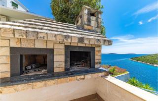 Gorgeous Home In Vinisce With Jacuzzi - Vinišće - 8