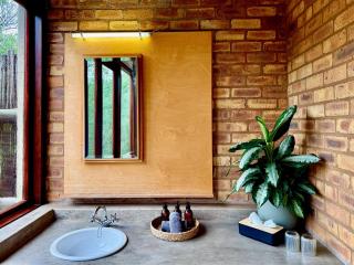 The Riverine Lodge - 2