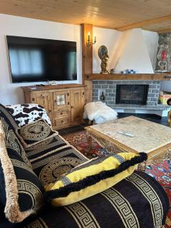 Enchanting 4BR Chalet Nestled in the Heart of a Pristine Apine Landscape - Chateau-d'Oex - 6