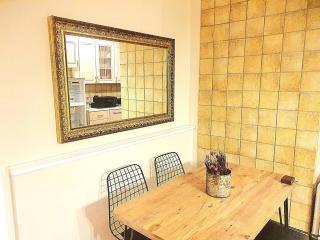 Aparttastic - Apartment by Ujza - Tirana - 5