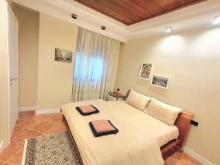 Aparttastic - Apartment by Ujza - Tirana - 1