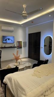 Luxe Studio Apt, Balcony, Self-Checkin, Gulberg - Lahore - 6