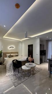 Luxe Studio Apt, Balcony, Self-Checkin, Gulberg - Lahore - 7