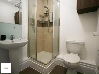 Long Term - Contractor Stays - Central - Sleeps 8 - wParking - 3