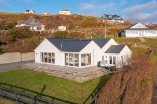 Modern Luxury Steps from Newgale Beach Bliss for up to 10 People - Newgale - 1
