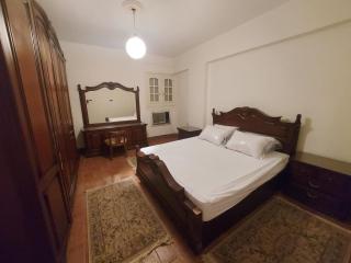 Classic 3BR Apartment Ma'adi Degla ST 231 by Sizzler Restaurant - Il Cairo - 2