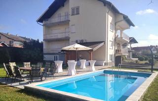 Beautiful Home In Dugo Selo With Wifi - Dugo Selo - 9