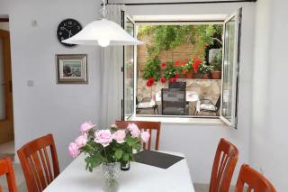 Frana-ugodan apartman u blizini stare jezgre grada - Trogir - 2