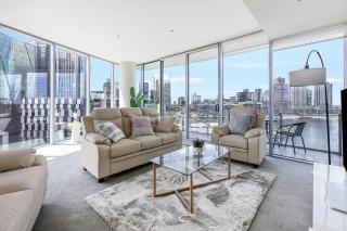 Corner Apt Panoramic Waterfront View Vintage 3BR - 4