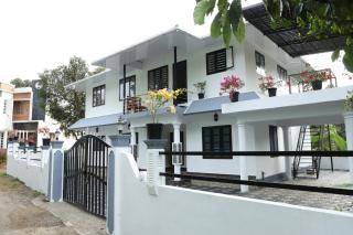 Bougainvillea Homestay - 2