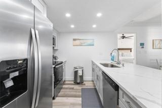 Beachfront 3-Bed I Location! Stunning Sunsets - Clearwater Beach - 9