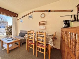 Studio ski-in/ski-out à Notre-Dame-de-Bellecombe, piscine, tennis, parking - 4 personnes - FR-1-595-3 - 9
