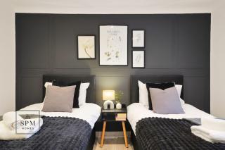 4 Bed House - Long Stays Welcome - Smart TVs in Each Bedroom - Parking - Earley - 4