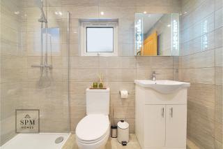 4 Bed House - Long Stays Welcome - Smart TVs in Each Bedroom - Parking - 1