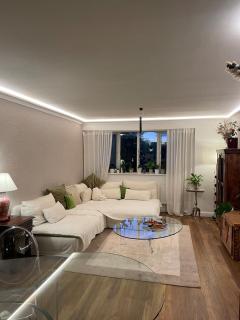 Luxury Apartment with Antiques - Caldecote - 6
