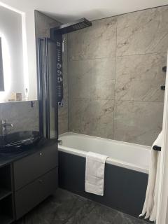 Luxury Apartment with Antiques - Caldecote - 4
