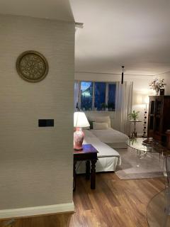 Luxury Apartment with Antiques - Caldecote - 1