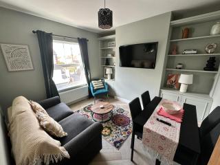 Bronte Cottage - Quirky, central, 2bed, seaside - Hornsea - 0