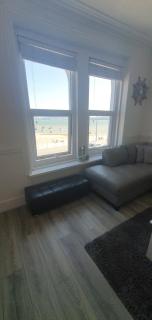 3 Harbour Views - Rhôs-on-Sea - 7