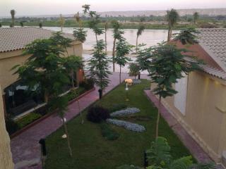 Grand Aton - - 8