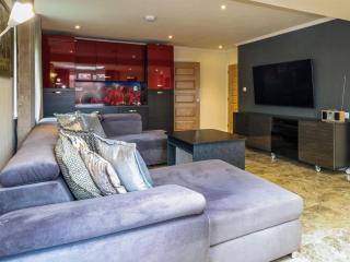 3 Beds 3 Baths 2 Living areas Cinema Room - Brundall - 9