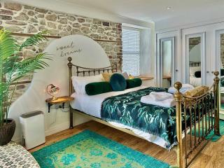 Seafront Cottage - Beach Access - Pet Friendly - Plymouth - 3