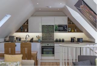 The Manor Coach House - 8