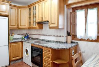 Charming House in Robledillo de Gata with Fireplace and Terrace - 8