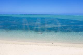Chalet Kestrel with pool on the beach - 8