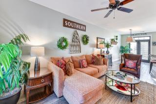 1 Mi to Old Town Cheerful Bluffton Townhome! - 7